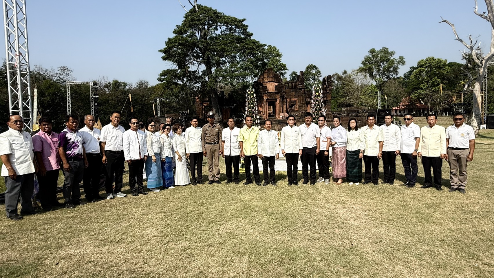 🛕สพอ.เปือยน้อย : ร่วมพิธีบวงสรวงสิ่งศักดิ์สิทธิ์ ปราสาทเปือยน้อย🛕