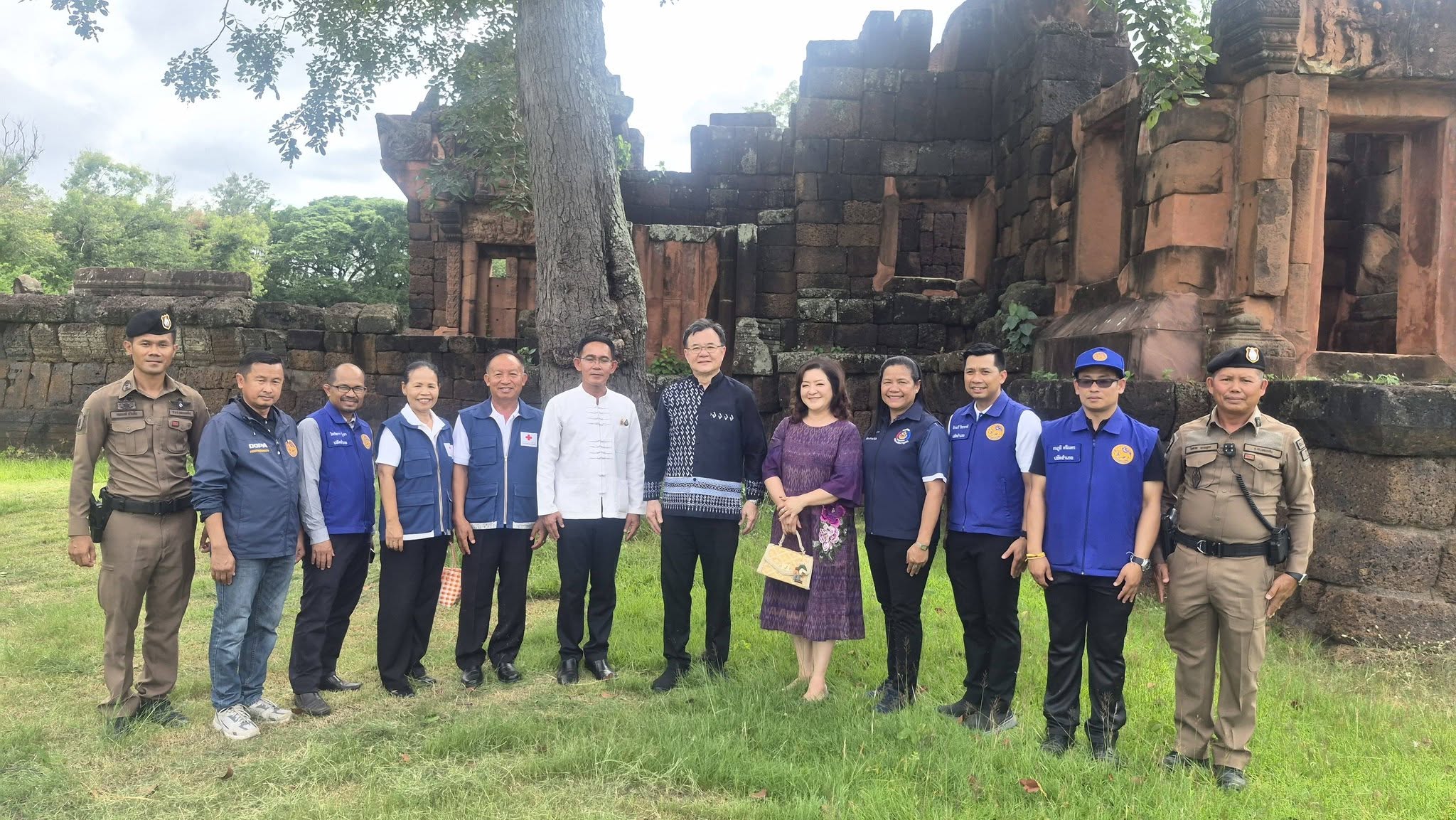 🛕พช.เปือยน้อย : ร่วมต้อนรับ ผู้ว่าราชการจังหวัดขอนแก่น นายกเหล่ากาชาดจังหวัดขอนแก่น และทีมกาชาดจังหวัดขอนแก่น 🛕